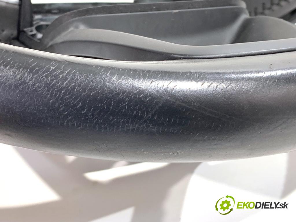 AUDI A4 B9 Kombi 2016 110 kW 2.0 TDI 1968 Volant  (Volant)