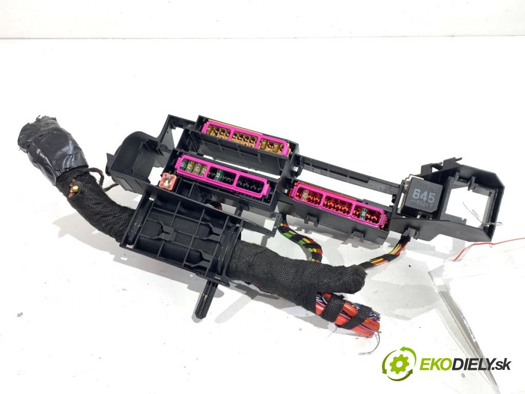 AUDI A4 B9 Kombi 2016 110 kW 2.0 TDI 1968 skříňka poistková 8W0971845AT (Pojistková skříňka)