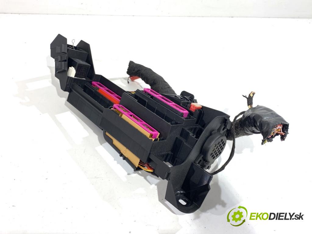 AUDI A4 B9 Kombi 2016 110 kW 2.0 TDI 1968 skříňka poistková 8W0971845AT (Pojistková skříňka)