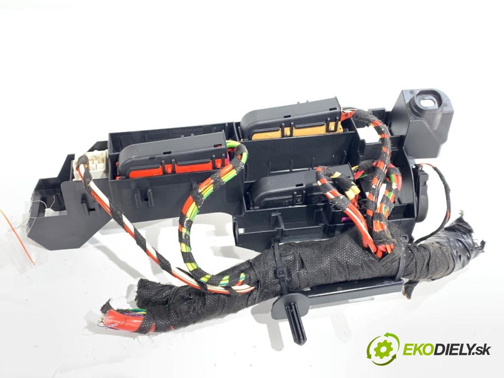 AUDI A4 B9 Kombi 2016 110 kW 2.0 TDI 1968 skříňka poistková 8W0971845AT (Pojistková skříňka)