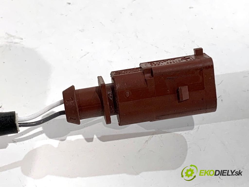 AUDI A4 B9 Kombi 2016 110 kW 2.0 TDI 1968 Snímač teploty spalín 8W0906088B (Snímač)