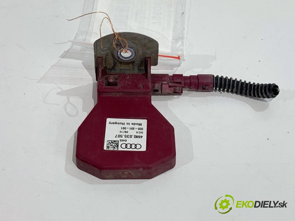 AUDI A4 B9 Kombi 2016 110 kW 2.0 TDI 1968 Zosilňovač Antenní: 4M0035507 (Zosilňovač)