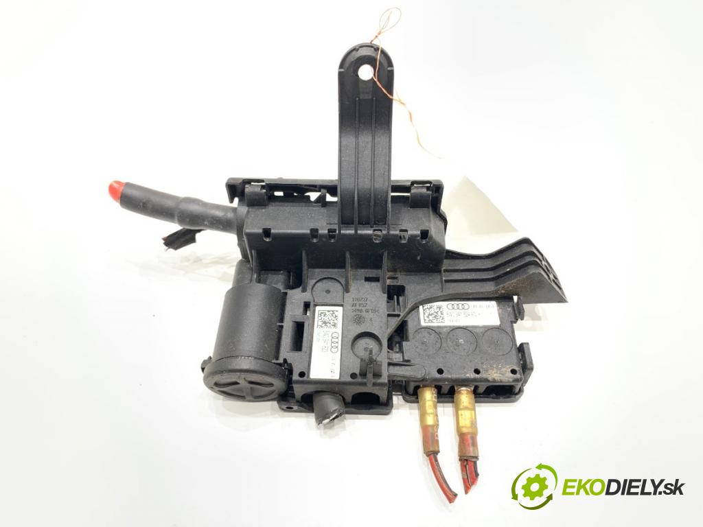 AUDI A4 B9 Kombi 2016 110 kW 2.0 TDI 1968 Rozdeľovač PRĄDU 8W0941823 (Rozdeľovač)