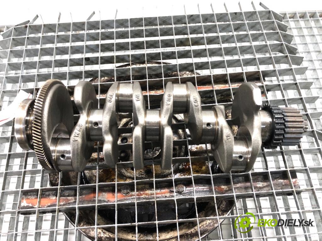 AUDI A4 B9 Kombi 2016 110 kW 2.0 TDI 1968 Kardaň, hriadeľ KLIKA: 03N105212D DEU (Blok motora ostatné)