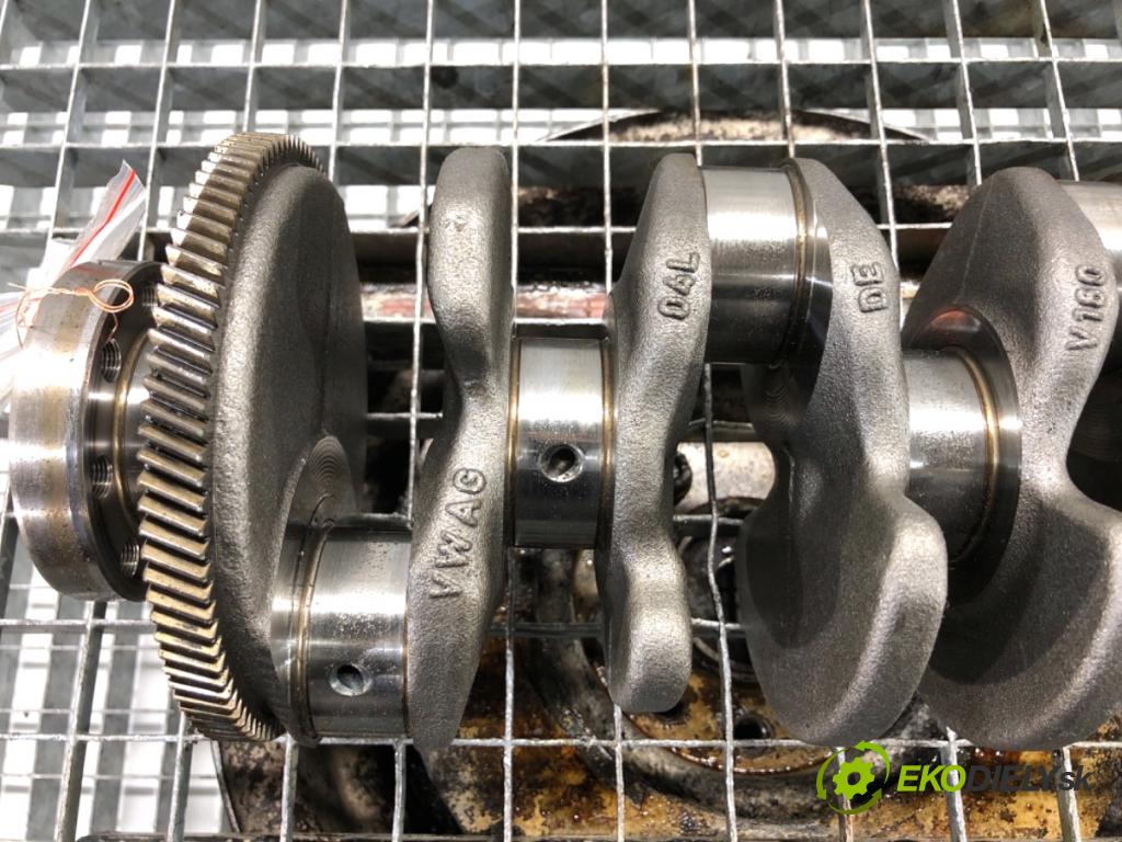 AUDI A4 B9 Kombi 2016 110 kW 2.0 TDI 1968 Kardaň, hriadeľ KLIKA: 03N105212D DEU (Blok motora ostatné)