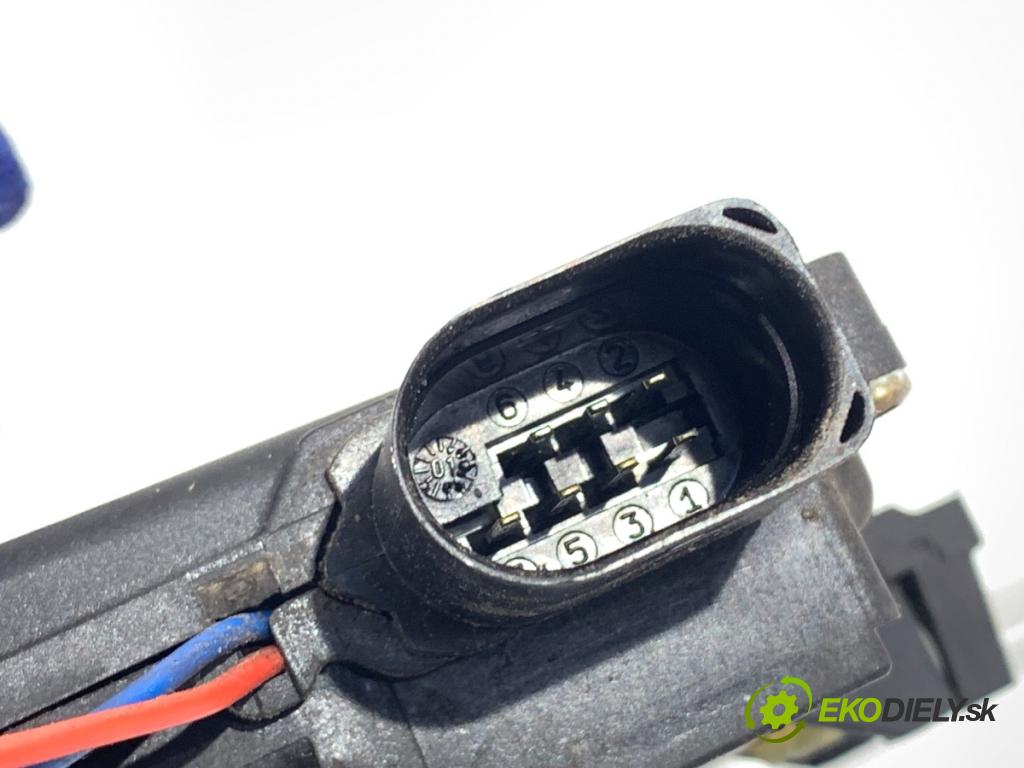 AUDI A4 B6 sedan 2001 96 kW 2.0 1984 zámok Dvere pravy predný 4B1837016E