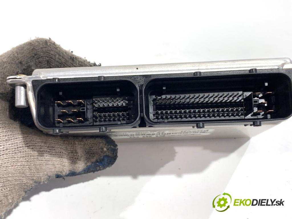 AUDI A4 B6 sedan 2001 96 kW 2.0 1984 riadiaca jednotka Motor 8E0909557 (Riadiaca jednotka)