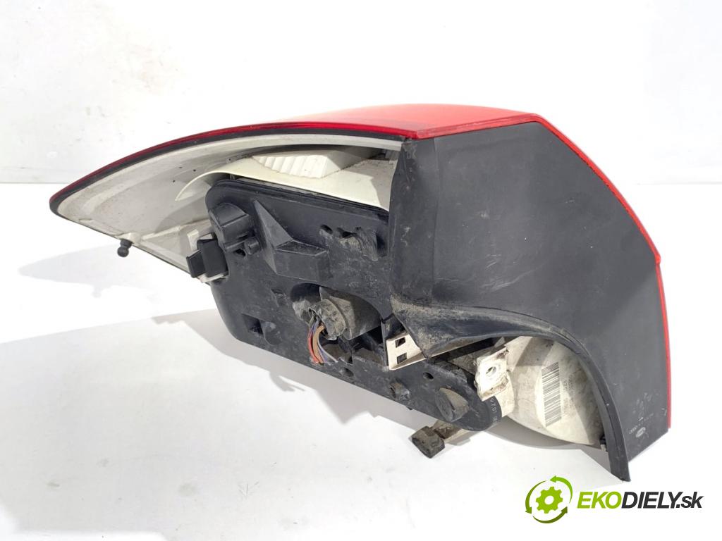 AUDI A4 B6 sedan 2001 96 kW 2.0 1984 Svetlo pravy zad 8E0945096