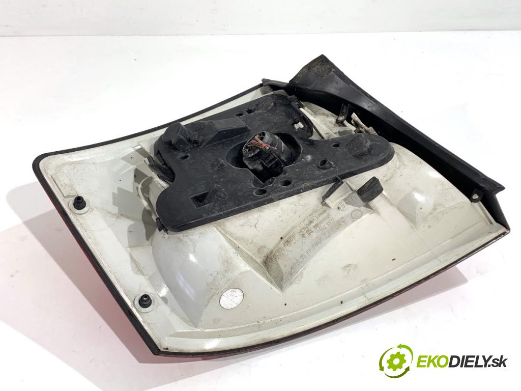 AUDI A4 B6 sedan 2001 96 kW 2.0 1984 Svetlo pravy zad 8E0945096