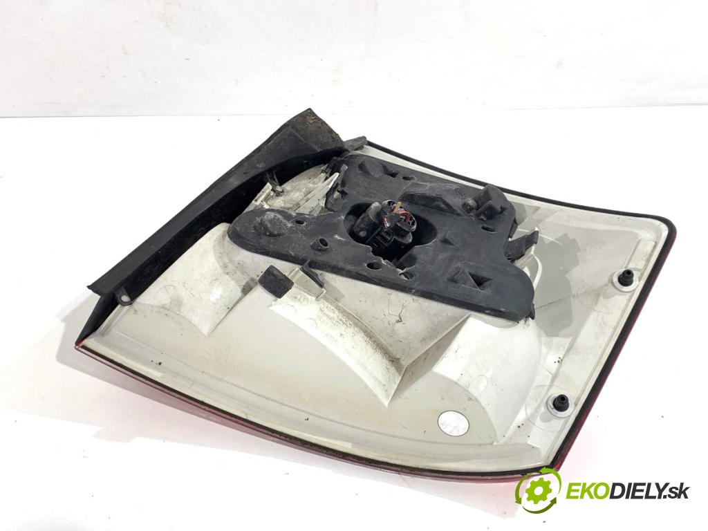 AUDI A4 B6 sedan 2001 96 kW 2.0 1984 Svetlo ľavy zad 8E0945095