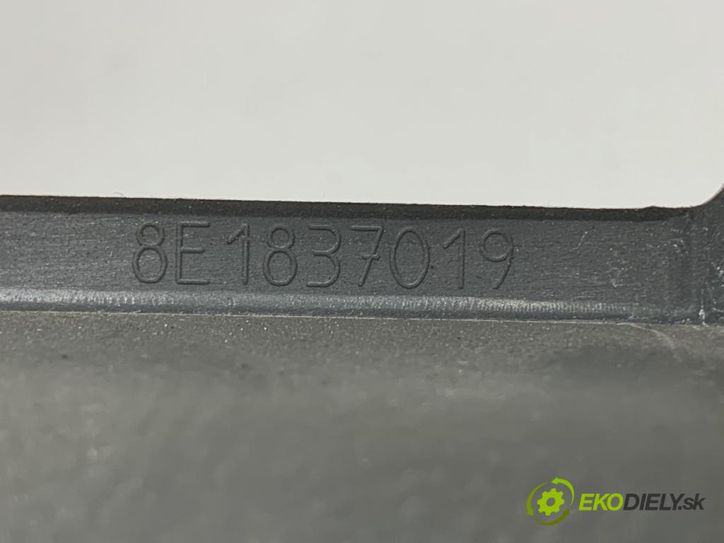 AUDI A4 B6 sedan 2001 96 kW 2.0 1984 Kľučka vnútorná ľavy predný 8E1837019