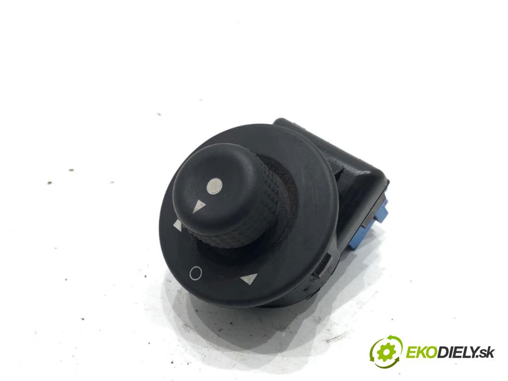 CITROEN BERLINGO II Nadwozie pełne/minivan 2015 55 kW 1.6 HDi 75 1560 Prepínač nastavenia spätných zrkadiel 185526 (Prepínacie páčky pod volantom)