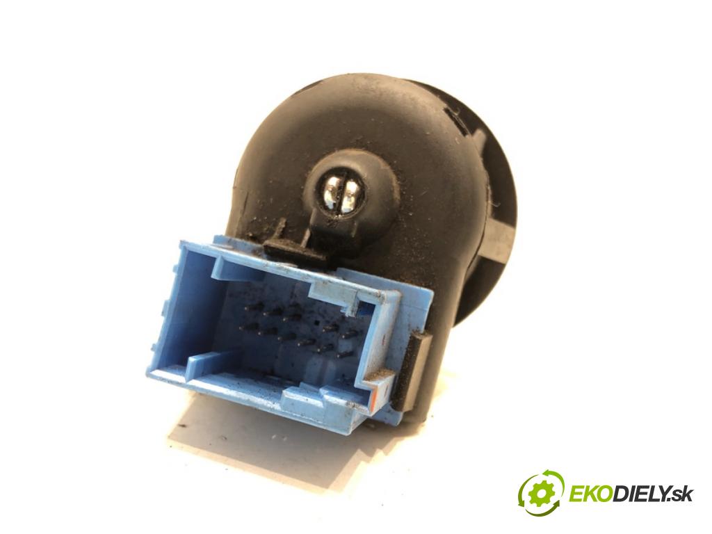 CITROEN BERLINGO II Nadwozie pełne/minivan 2015 55 kW 1.6 HDi 75 1560 Prepínač nastavenia spätných zrkadiel 185526 (Prepínacie páčky pod volantom)