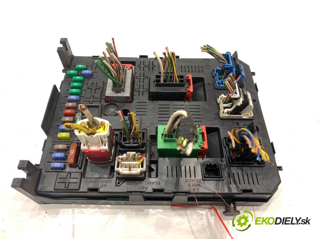 CITROEN BERLINGO II Nadwozie pełne/minivan 2015 55 kW 1.6 HDi 75 1560 modul BSI 9812189480 (Pojistková skříňka)