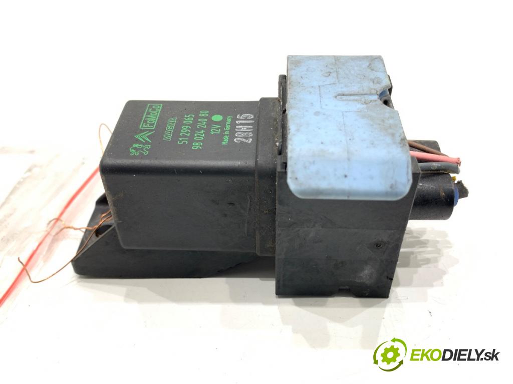 CITROEN BERLINGO II Nadwozie pełne/minivan 2015 55 kW 1.6 HDi 75 1560 relé sviečok žhavenia 9802424080 (Relé)