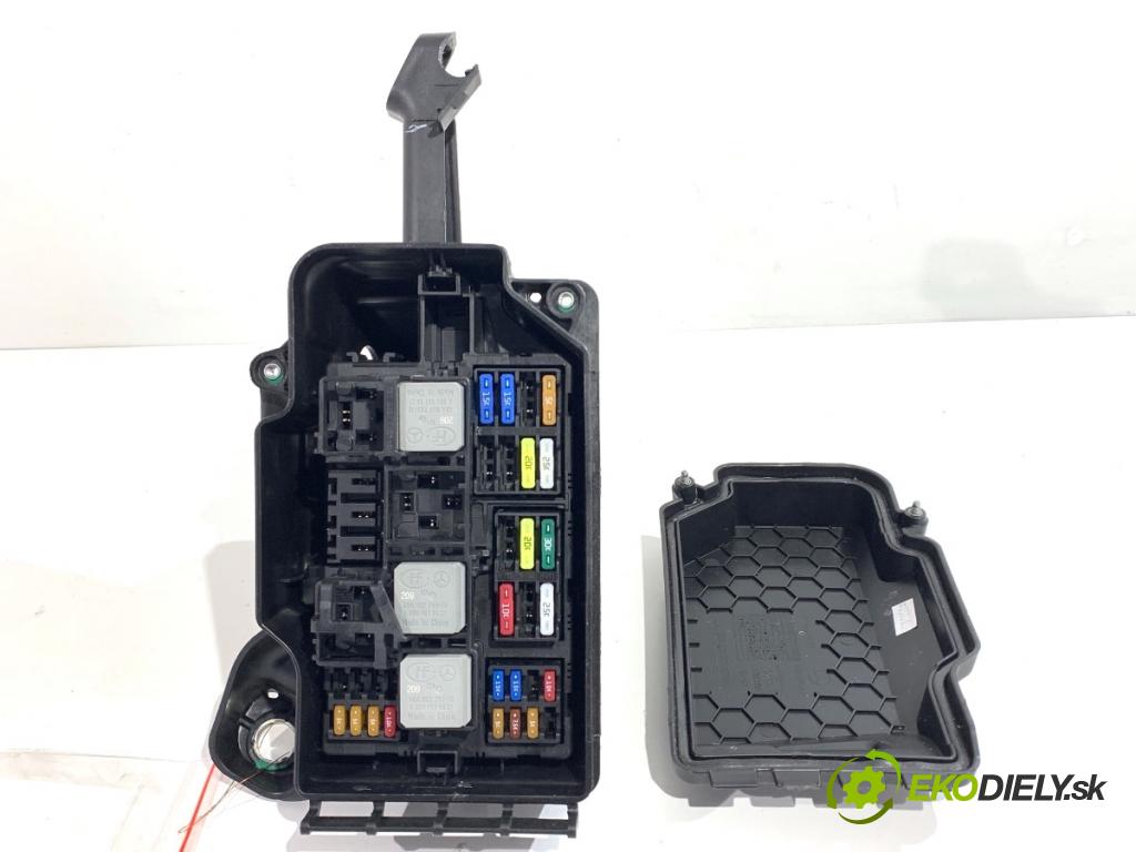 MERCEDES-BENZ GLE  2025 198 kW GLE 300 d 4-matic (167.109) 1993 Skrinka poistková A1675404601 (Poistková skrinka)