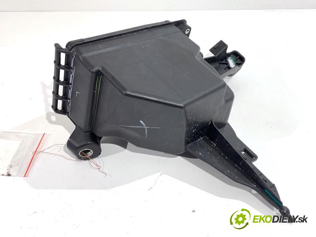 MERCEDES-BENZ GLE  2025 198 kW GLE 300 d 4-matic (167.109) 1993 Skrinka poistková A1675404601 (Poistková skrinka)