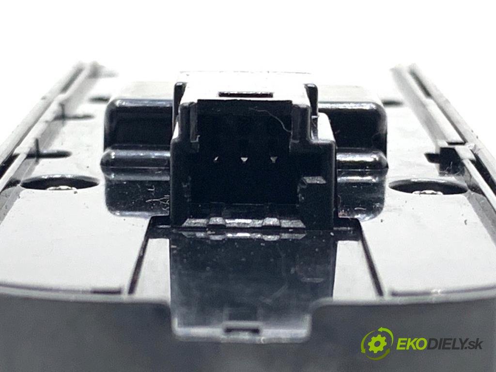 MERCEDES-BENZ GLE  2025 198 kW GLE 300 d 4-matic (167.109) 1993 Prepínač okien A1679059903 (Prepínacie páčky pod volantom)