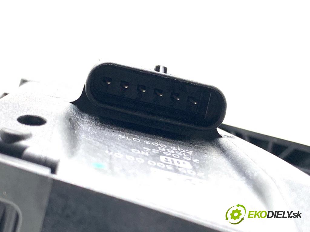 MERCEDES-BENZ GLE  2025 198 kW GLE 300 d 4-matic (167.109) 1993 Potenciometer plynu A2053000004 (Potenciometer plynového pedálu)