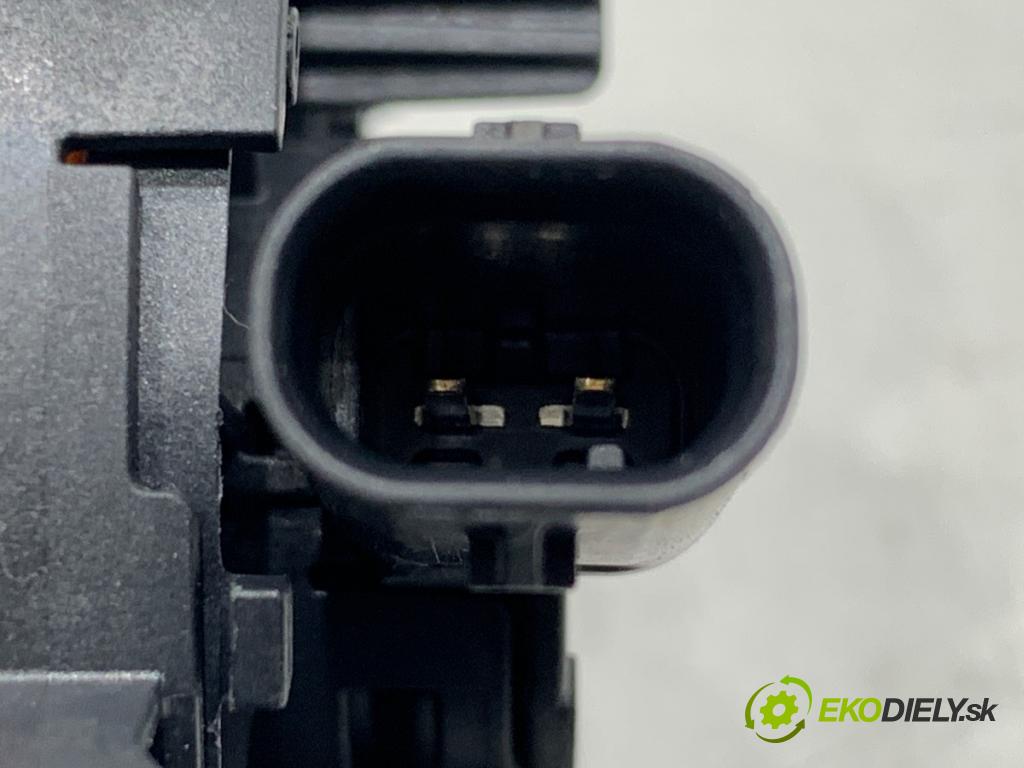 MERCEDES-BENZ GLE  2025 198 kW GLE 300 d 4-matic (167.109) 1993 Snímač nárazu A1679058404 (Snímač nárazu)