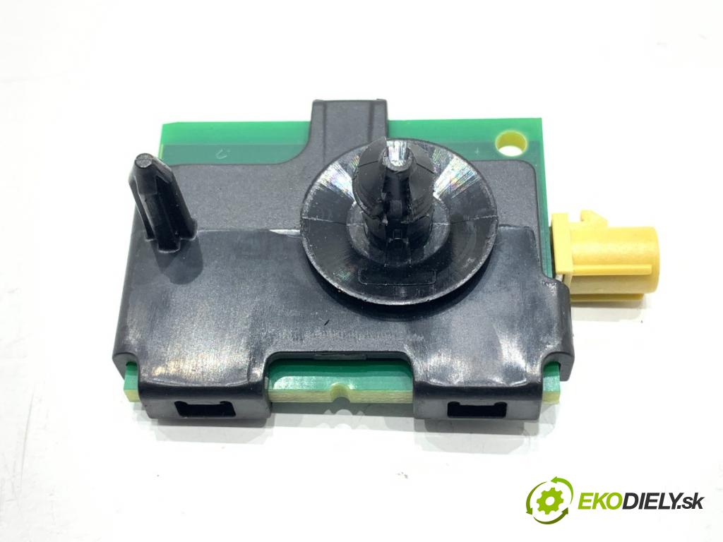 MERCEDES-BENZ GLE  2025 198 kW GLE 300 d 4-matic (167.109) 1993 Zosilňovač Antenní: A1779052902 (Zosilňovač)