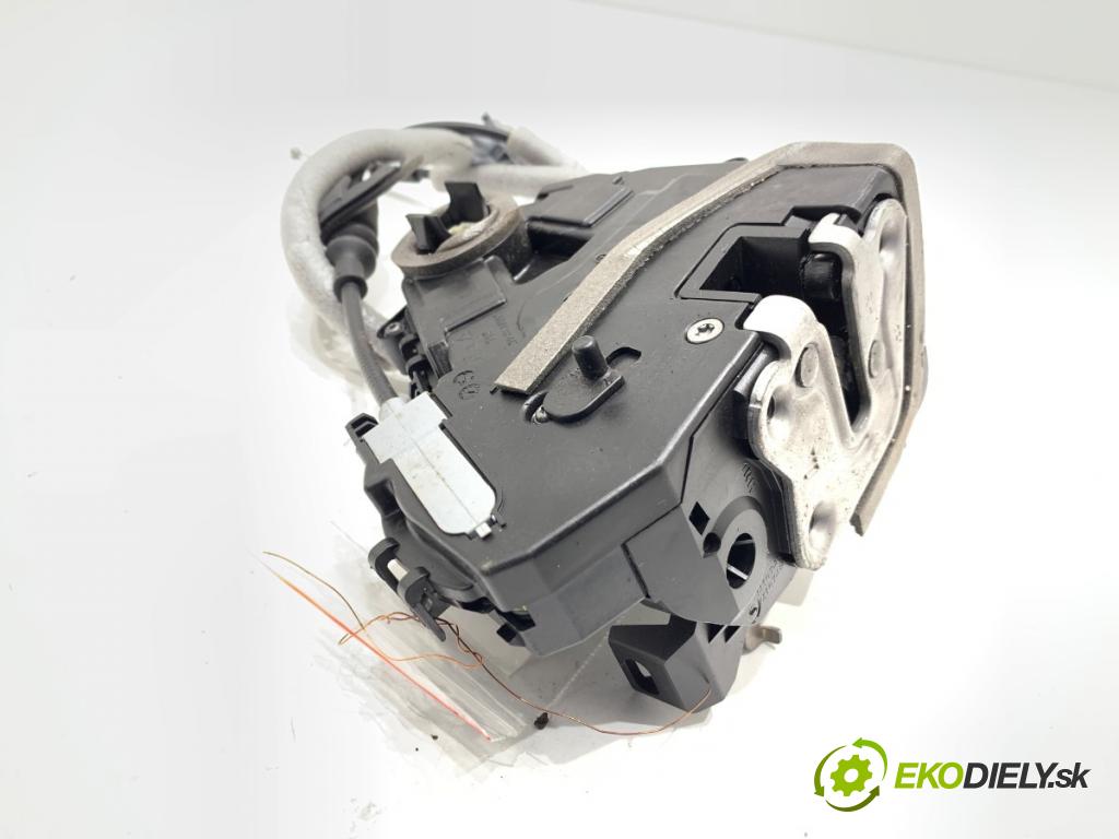 RENAULT CAPTUR II liftback 2021 67 kW 1.0 TCe 90 ECO-G (HFM6) 999 zámok dveře pravý zadní část 825021122R