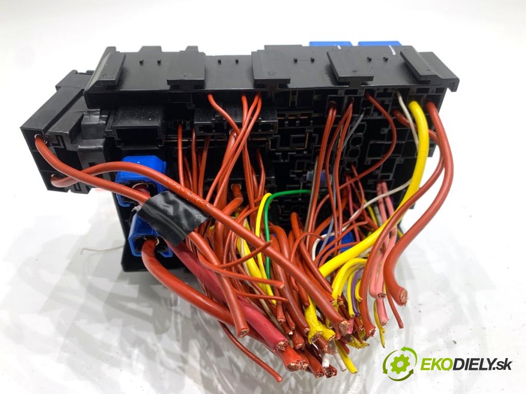 RENAULT CAPTUR II liftback 2021 67 kW 1.0 TCe 90 ECO-G (HFM6) 999 skříňka poistková 243805499R (Pojistková skříňka)