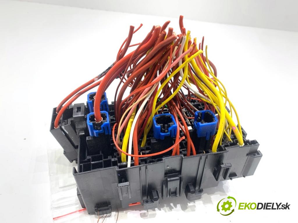 RENAULT CAPTUR II liftback 2021 67 kW 1.0 TCe 90 ECO-G (HFM6) 999 skříňka poistková 243805499R (Pojistková skříňka)