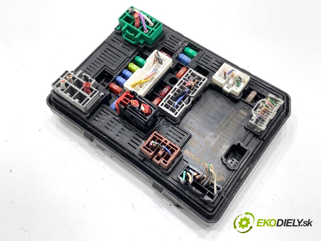 RENAULT CAPTUR II liftback 2021 67 kW 1.0 TCe 90 ECO-G (HFM6) 999 Modul BSI 284B69582R (Poistková skrinka)