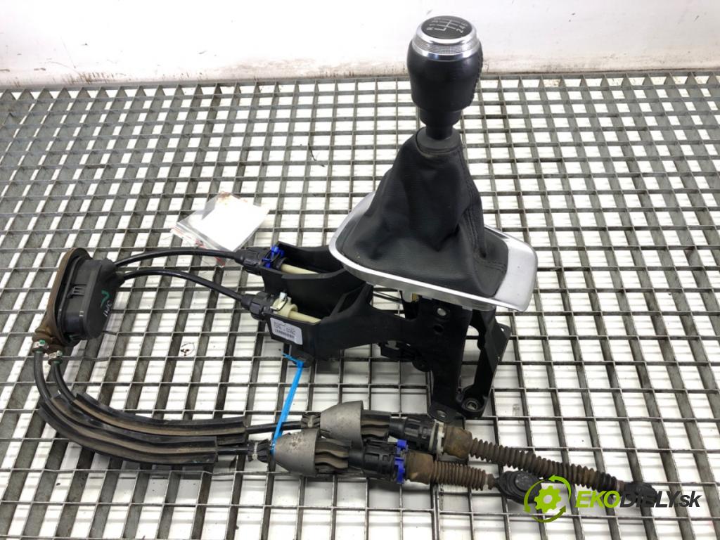 RENAULT CAPTUR II liftback 2021 67 kW 1.0 TCe 90 ECO-G (HFM6) 999 Kulisa 341025599R (Rýchlostná páka (kulisa))