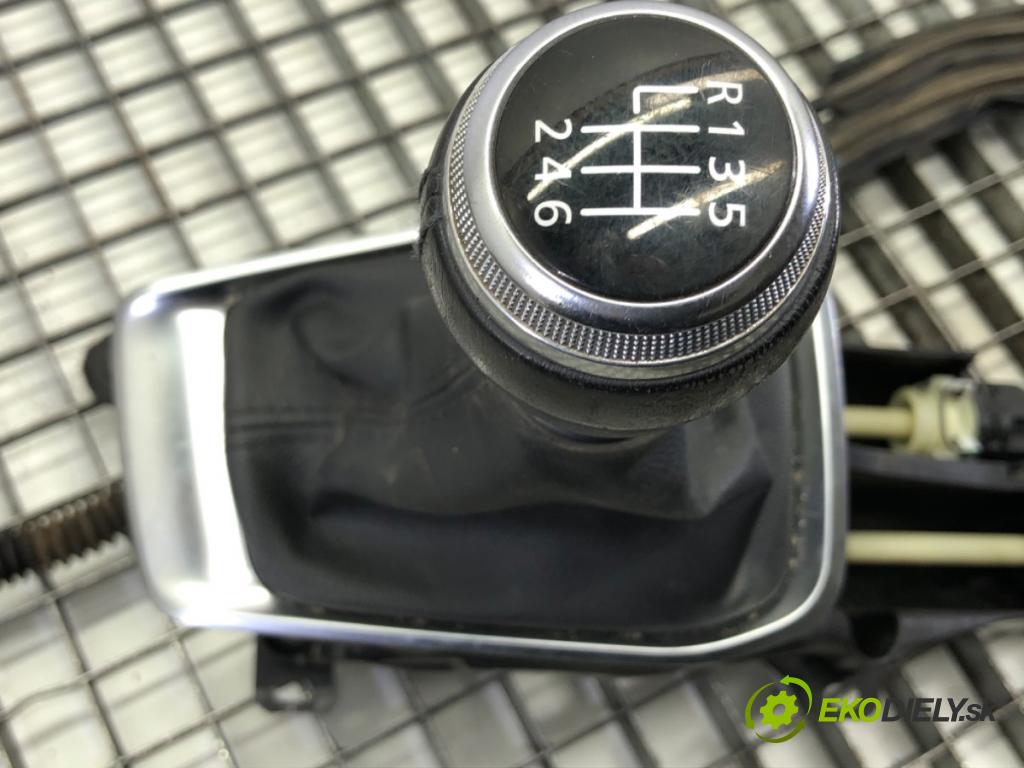 RENAULT CAPTUR II liftback 2021 67 kW 1.0 TCe 90 ECO-G (HFM6) 999 Kulisa 341025599R (Rýchlostná páka (kulisa))