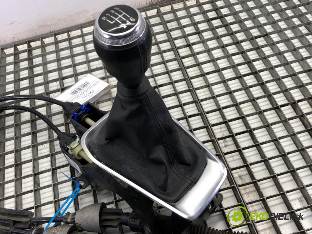 RENAULT CAPTUR II liftback 2021 67 kW 1.0 TCe 90 ECO-G (HFM6) 999 Kulisa 341025599R (Rýchlostná páka (kulisa))