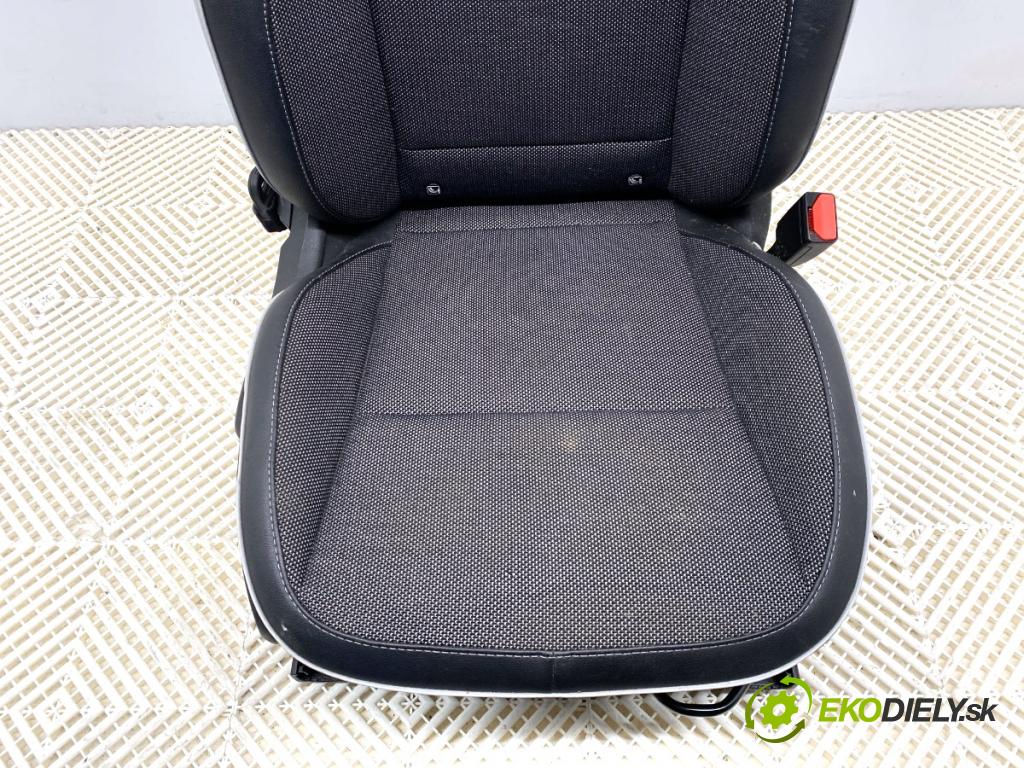 RENAULT CAPTUR II liftback 2021 67 kW 1.0 TCe 90 ECO-G (HFM6) 999 Sedadlo pravy predný