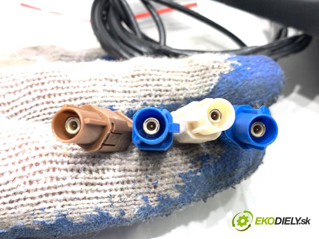 RENAULT CAPTUR II liftback 2021 67 kW 1.0 TCe 90 ECO-G (HFM6) 999 ANTENA 282169737R
