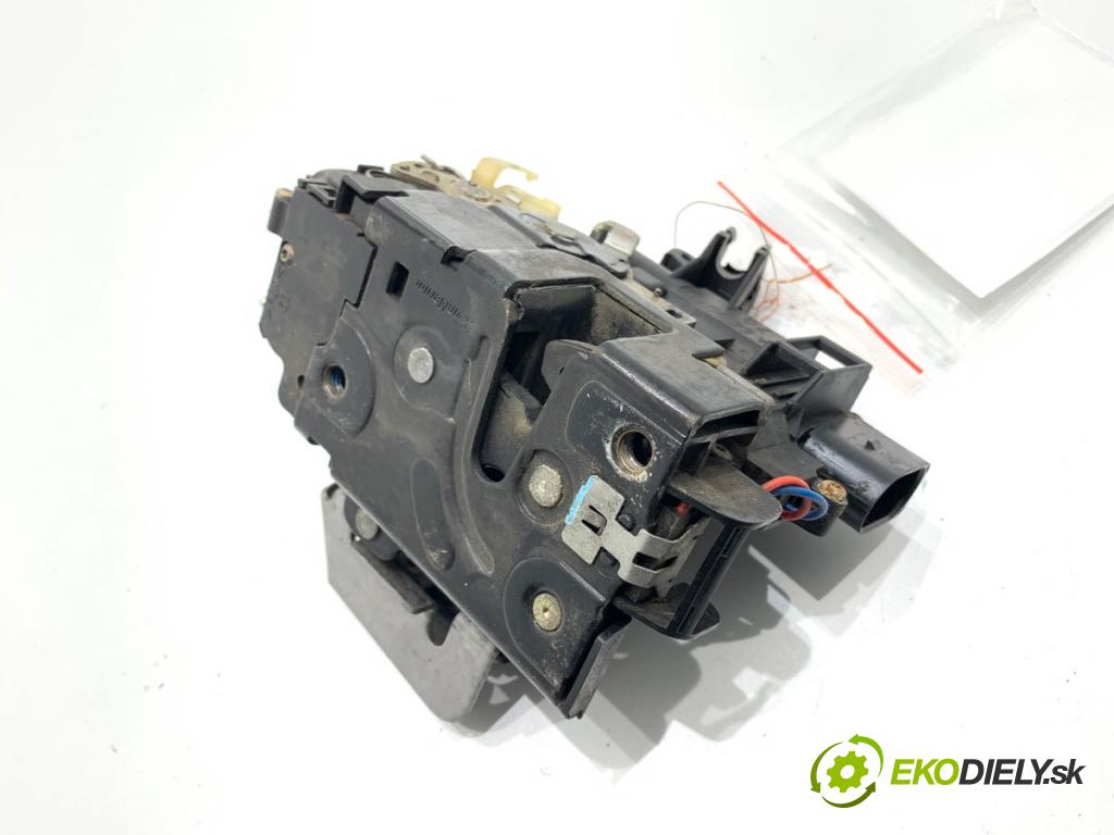 AUDI A6 C5 Kombi 2000 184 kW 2.7 T quattro 2671 zámok Dvere ľavy predný 4B1837015G