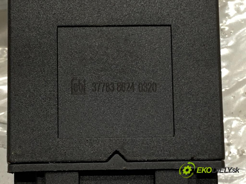 AUDI A6 C5 Kombi 2000 184 kW 2.7 T quattro 2671 Spínač svetiel výstražných (núdzových)  (Prepínacie páčky pod volantom)