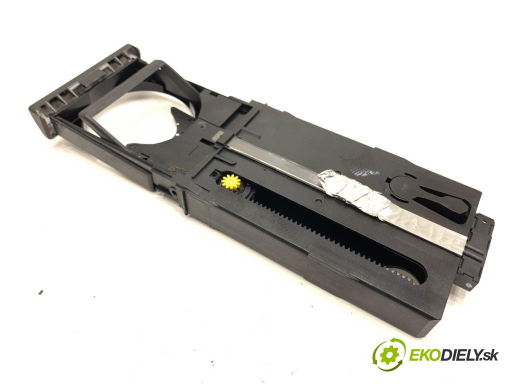 AUDI A6 C5 Kombi 2000 184 kW 2.7 T quattro 2671 držák na nápoje 4B0862534C (Držák nápojů)