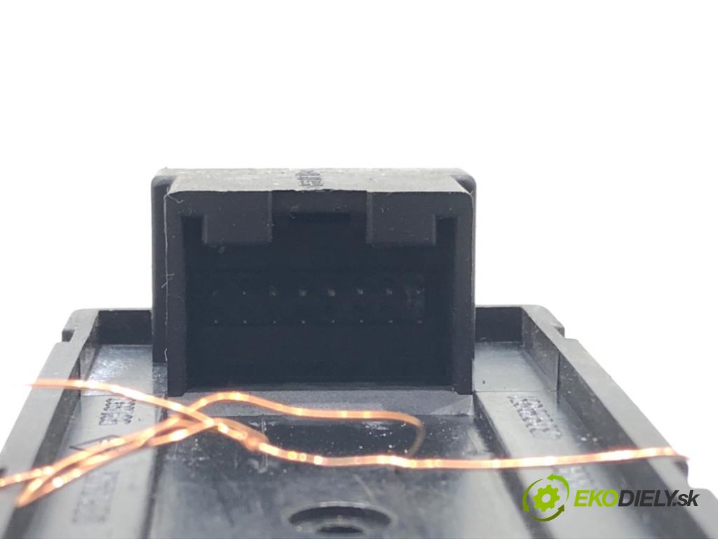 AUDI A6 C5 Kombi 2000 184 kW 2.7 T quattro 2671 Prepínač okien 4B0959851 (Prepínacie páčky pod volantom)