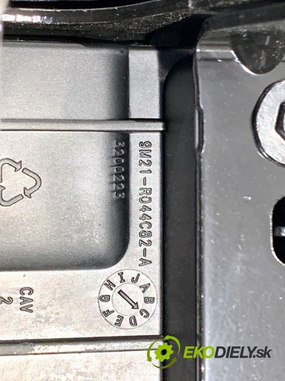 FORD MONDEO MK4 Kombi 2011 107 kW 2.0 1999 loketní opěrka  (Loketní opěrka)