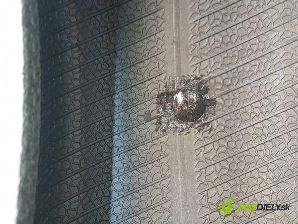 --- ---      PNEUMATIKY: PARA: VÍCENÁ SEZÓNA: 175/65 14" AUSTONE: