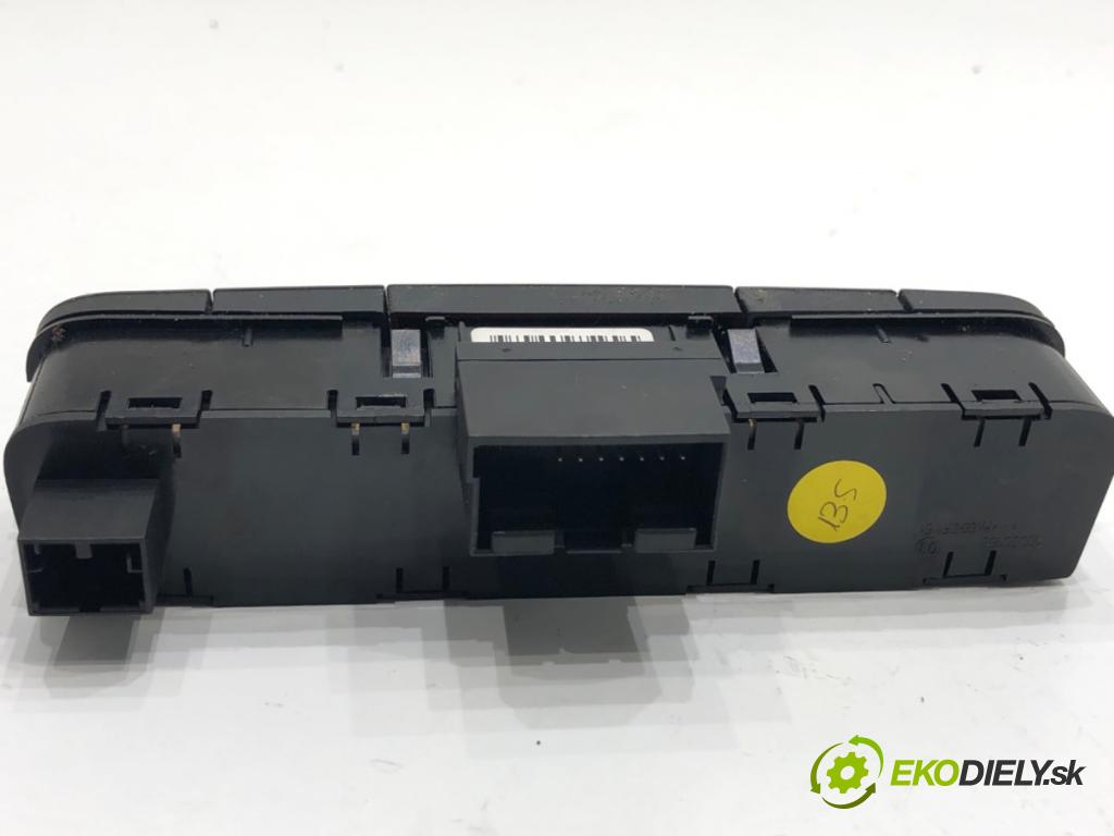 SEAT IBIZA IV liftback 2008 63 kW 1.4 1390 Spínač svetiel výstražných (núdzových) 6J0927137T (Prepínacie páčky pod volantom)