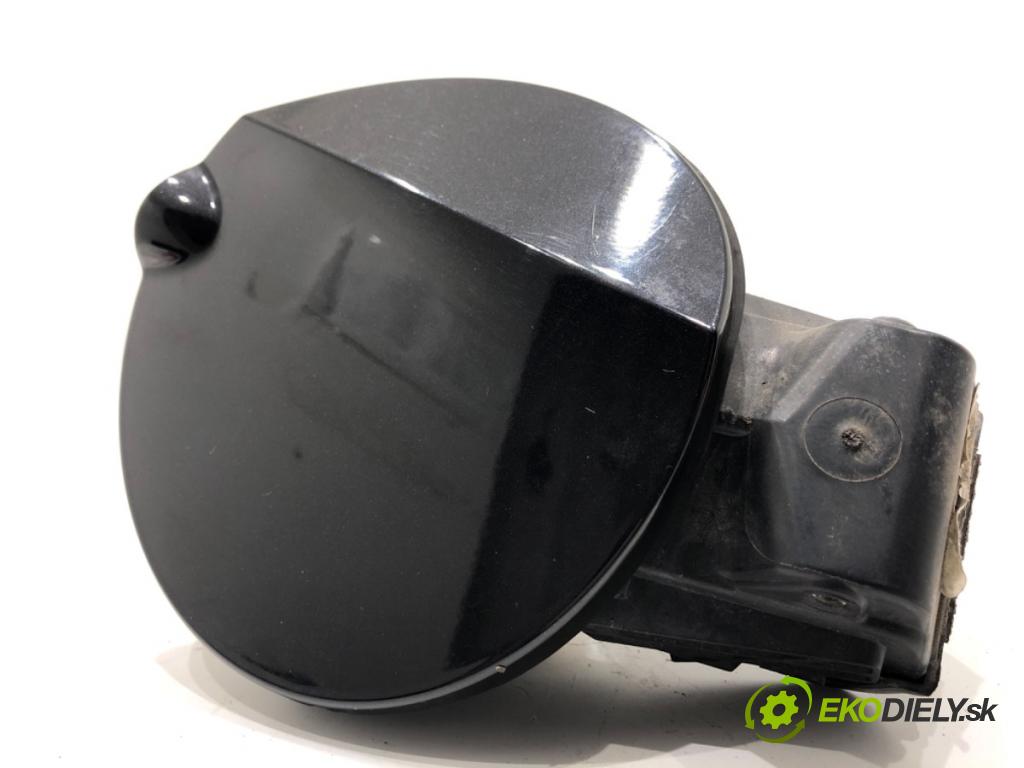 SEAT IBIZA IV liftback 2008 63 kW 1.4 1390 dvířka nádrže paliva (Klika dveří ostatní)