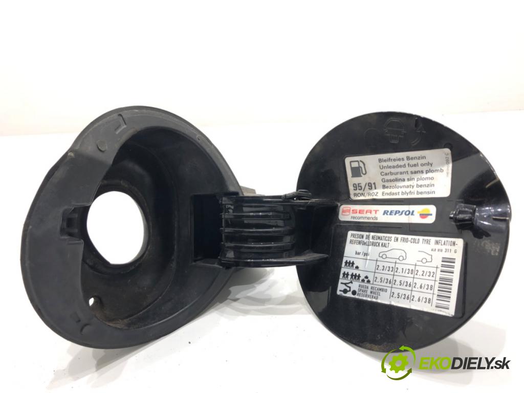 SEAT IBIZA IV liftback 2008 63 kW 1.4 1390 dvířka nádrže paliva (Klika dveří ostatní)