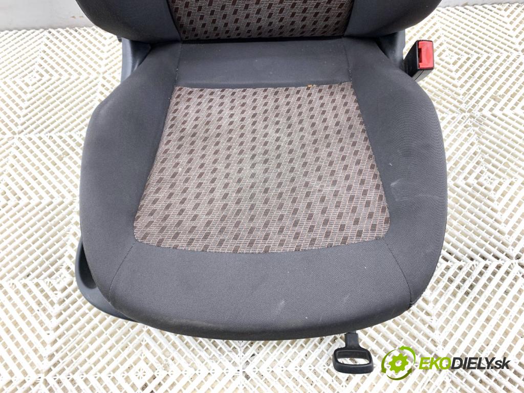 SEAT IBIZA IV liftback 2008 63 kW 1.4 1390 Sedadlo pravy predný