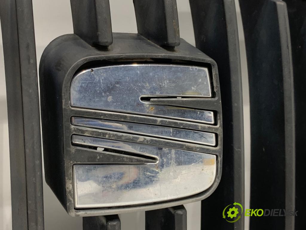 SEAT IBIZA IV liftback 2008 63 kW 1.4 1390 Mriežka maska  (Mriežka predná (maska chladiča))