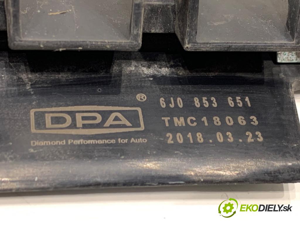 SEAT IBIZA IV liftback 2008 63 kW 1.4 1390 mřížka maska  (Přední mřížka (maska chladiče))