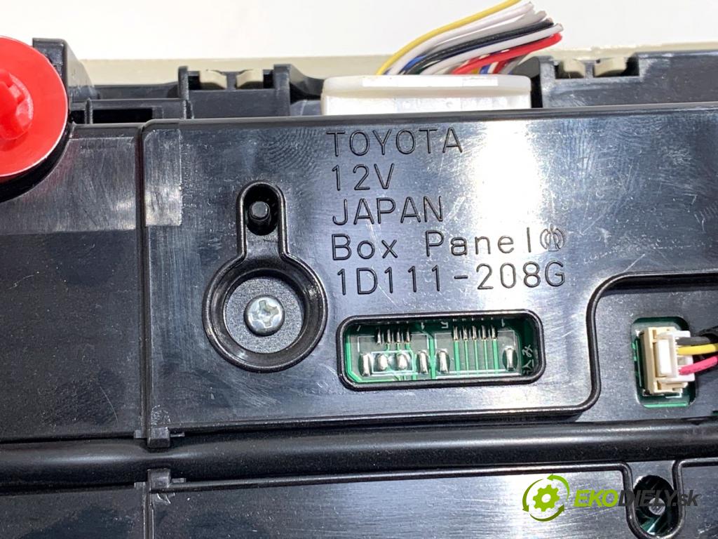 LEXUS NX SUV 2018 114 kW 300h AWD (AYZ15_) 2494 Svetlo stropné 1D111-208G