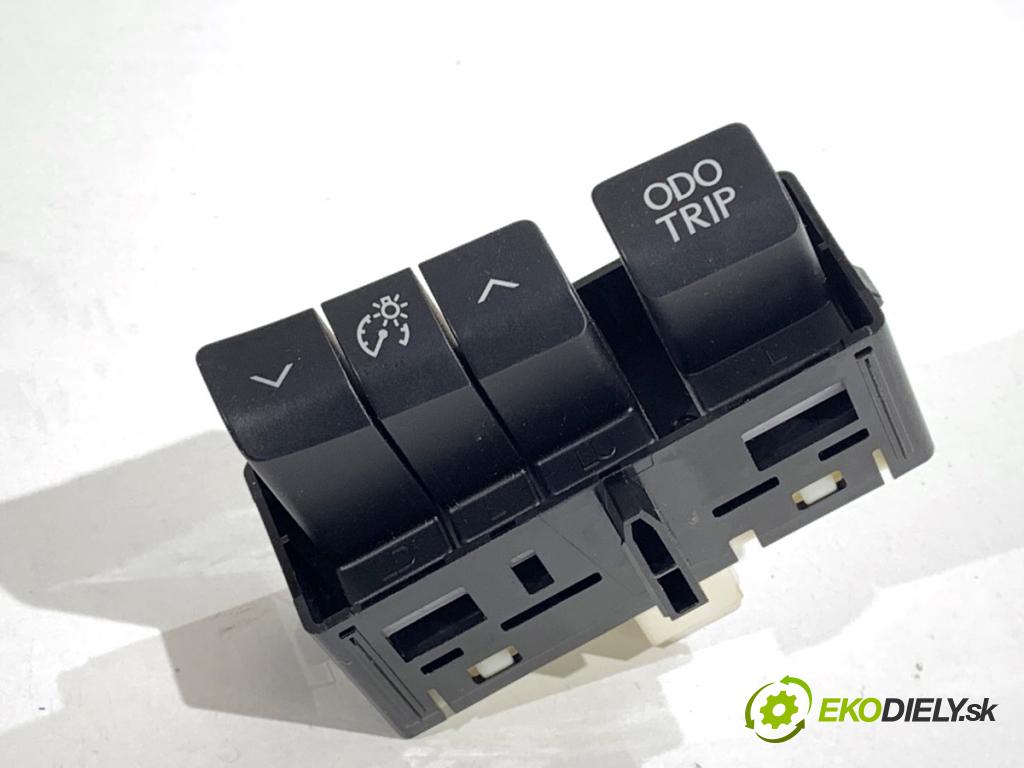 LEXUS NX SUV 2018 114 kW 300h AWD (AYZ15_) 2494 Prepínač nastavenia svetiel 15D053 (Prepínacie páčky pod volantom)