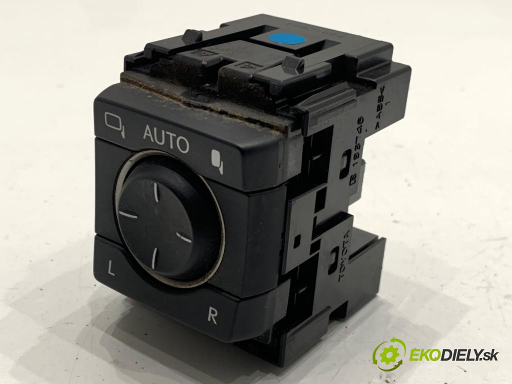 LEXUS NX SUV 2018 114 kW 300h AWD (AYZ15_) 2494 Prepínač nastavenia spätných zrkadiel 183746 (Prepínacie páčky pod volantom)