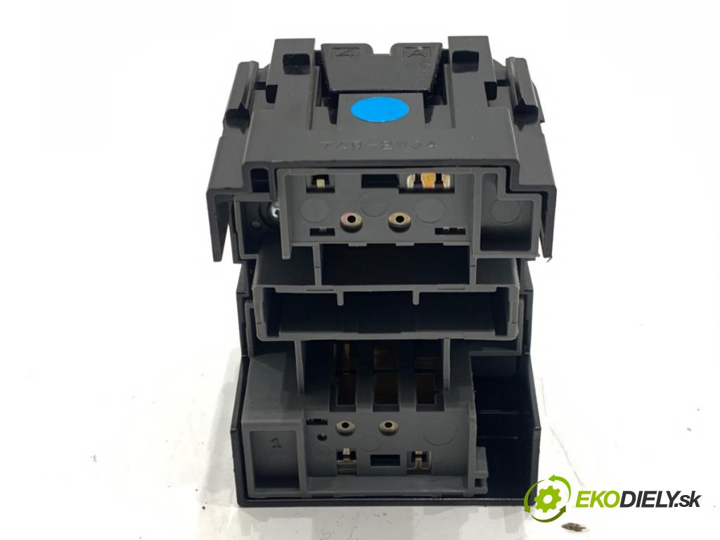 LEXUS NX SUV 2018 114 kW 300h AWD (AYZ15_) 2494 Prepínač nastavenia spätných zrkadiel 183746 (Prepínacie páčky pod volantom)